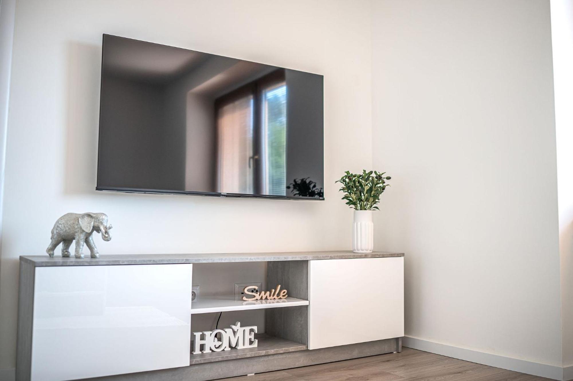 Nitra Castle Suite - Modern Elegance & Serenity المظهر الخارجي الصورة