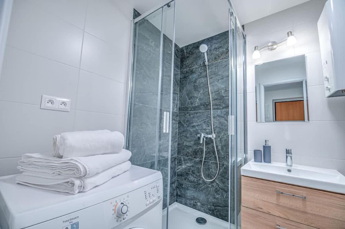 Nitra Castle Suite - Modern Elegance & Serenity المظهر الخارجي الصورة