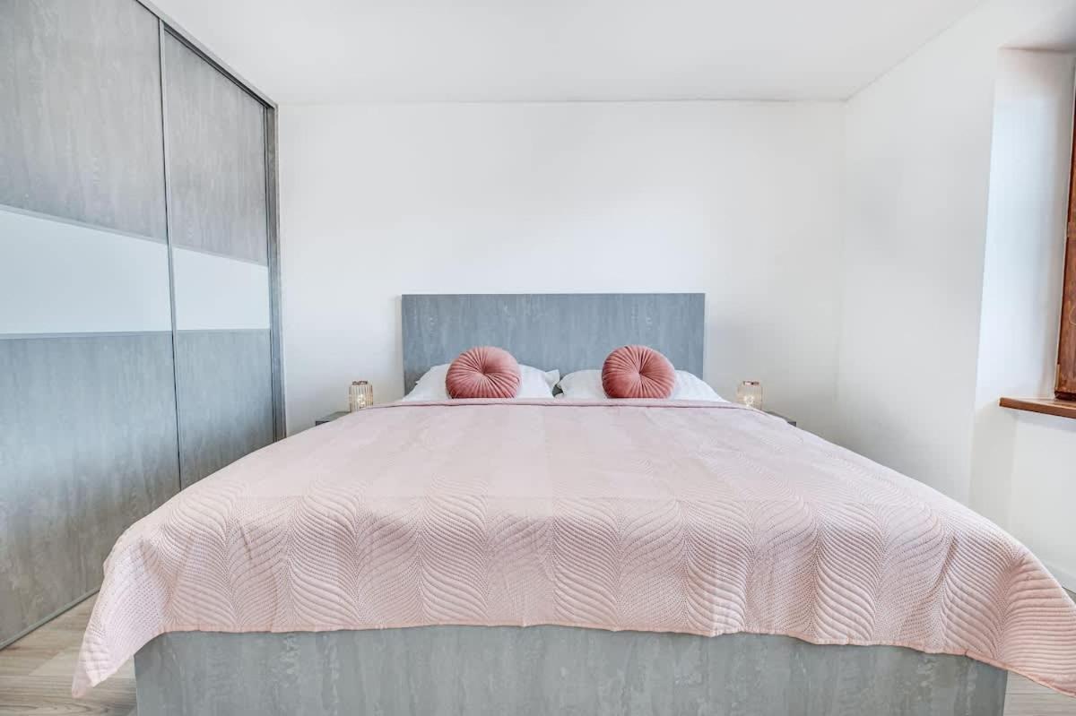 Nitra Castle Suite - Modern Elegance & Serenity المظهر الخارجي الصورة